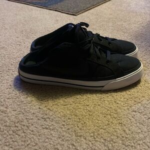 Women’s Nike slip on slide lace up tennis shoe